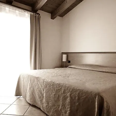 Hotel Alla Nave 3*